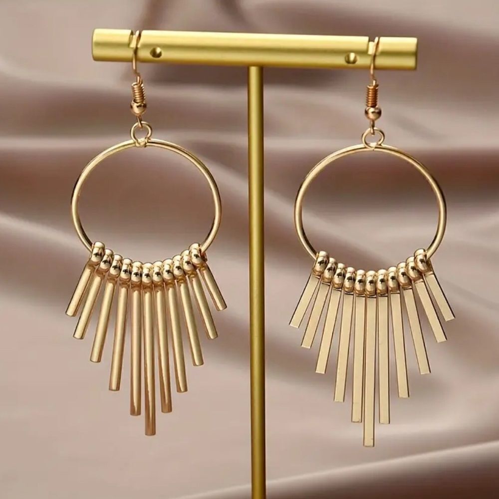 NWT CIRCULAR EARRINGS WITH METALLIC TASSELS